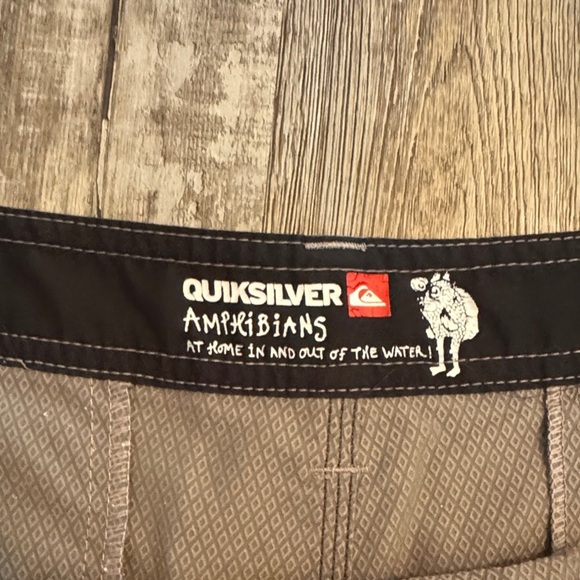 Quiksilver Men's Charcoal Flat Front Shorts - Picture 4 of 6